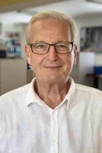 Dr. Andreas Lovrek Dr. Andreas Lovrek